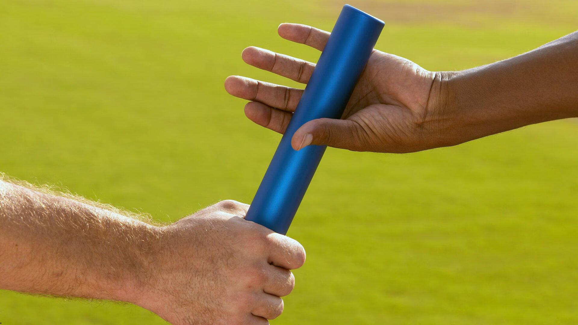 杰伦-布朗左手食指脱臼仍坚持作战！赛后笑称<a href=