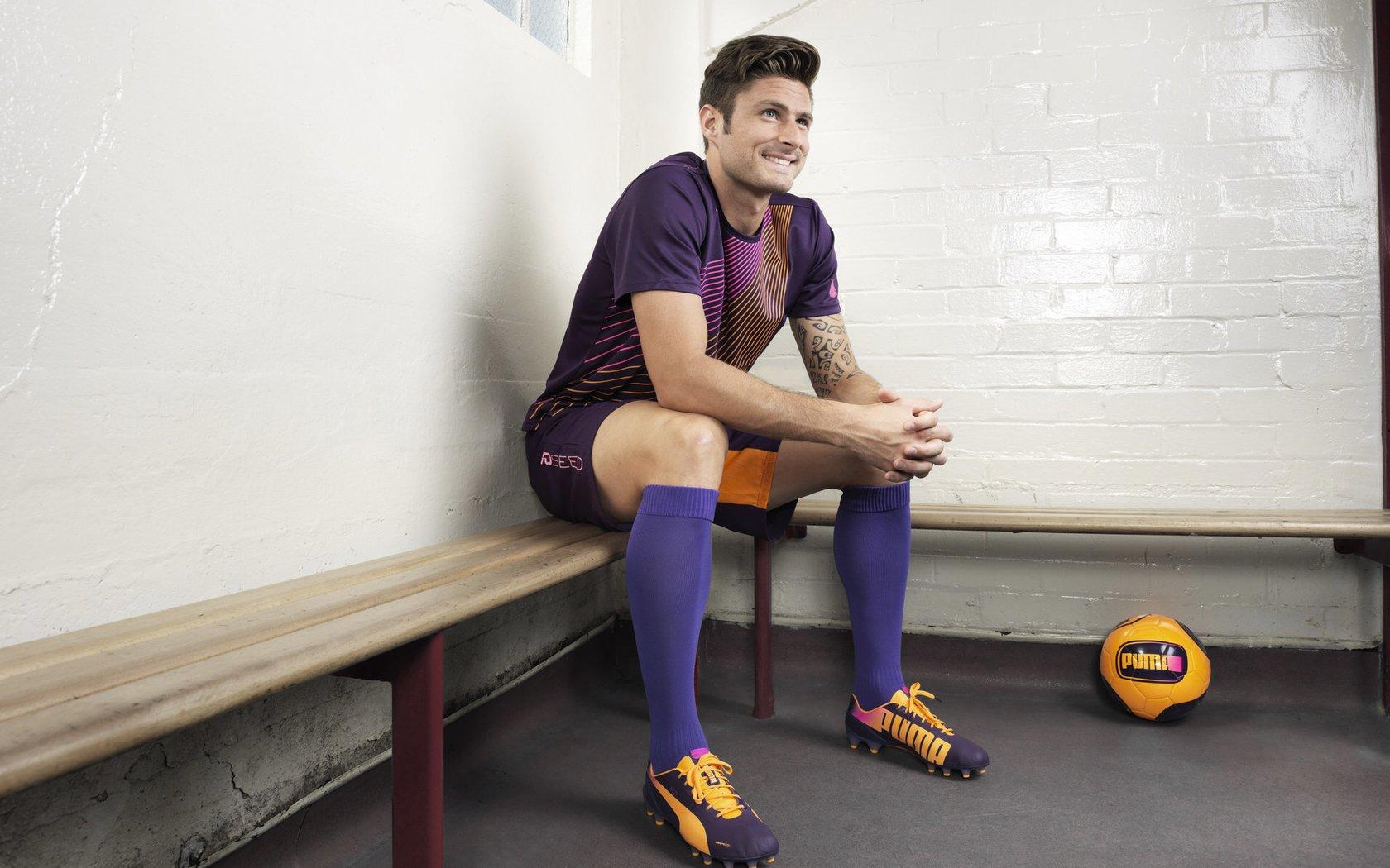 北青曝国足选帅新动向，足协尊重久尔杰维奇个人意愿启用旧部，郑智陈涛暂离教练组